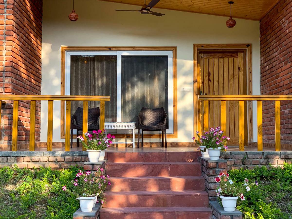 The River S Edge Farm Hotel Dehradun Eksteriør billede